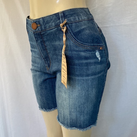Democracy Pants - DEMOCRACY Jeans Women’s Tummy Control Size 18W Scallop Fray Hem Denim Shorts NWT